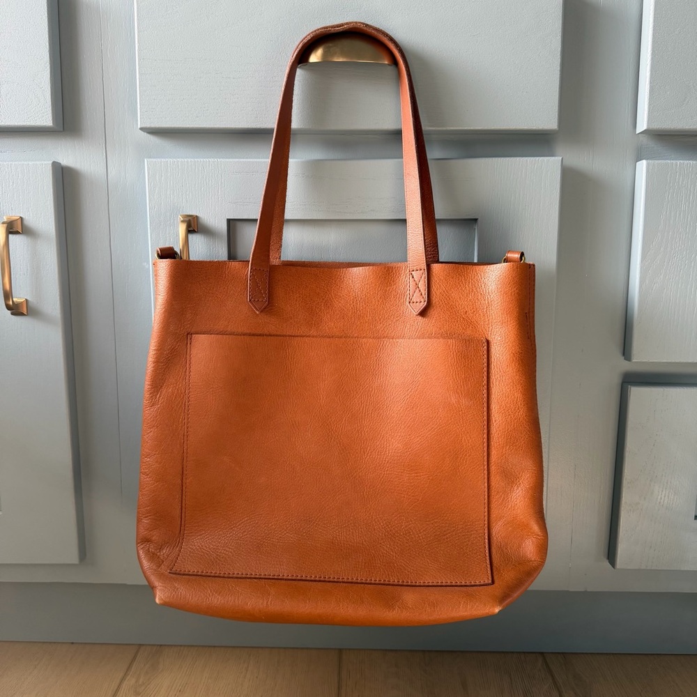 Madewell Medium Transport Tote in English Saddle